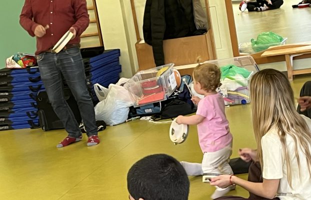 Taller d’iniciació musical per a xiquetes i xiquetes de 0 a 3 anys.