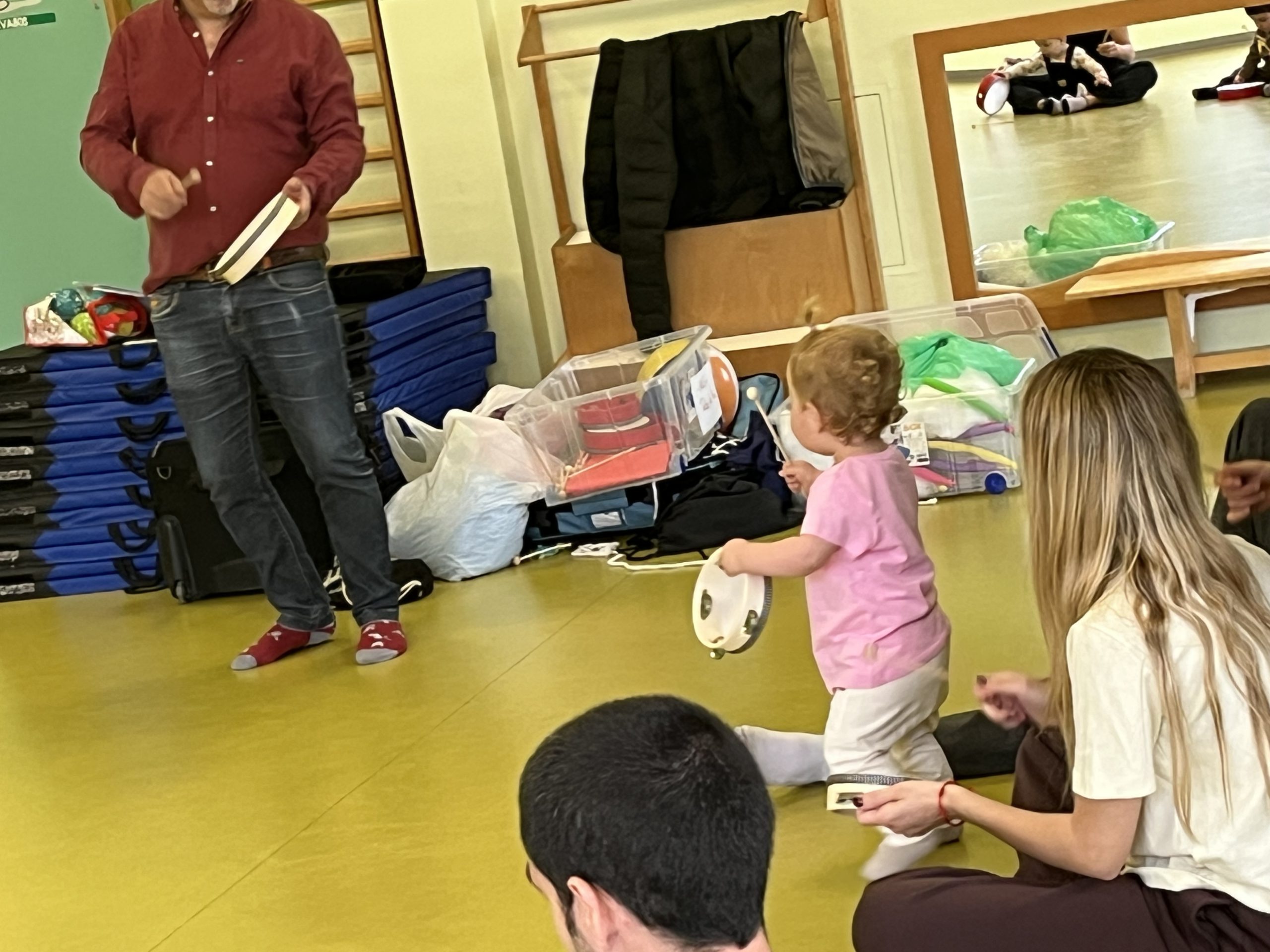 Taller d’iniciació musical per a xiquetes i xiquetes de 0 a 3 anys.